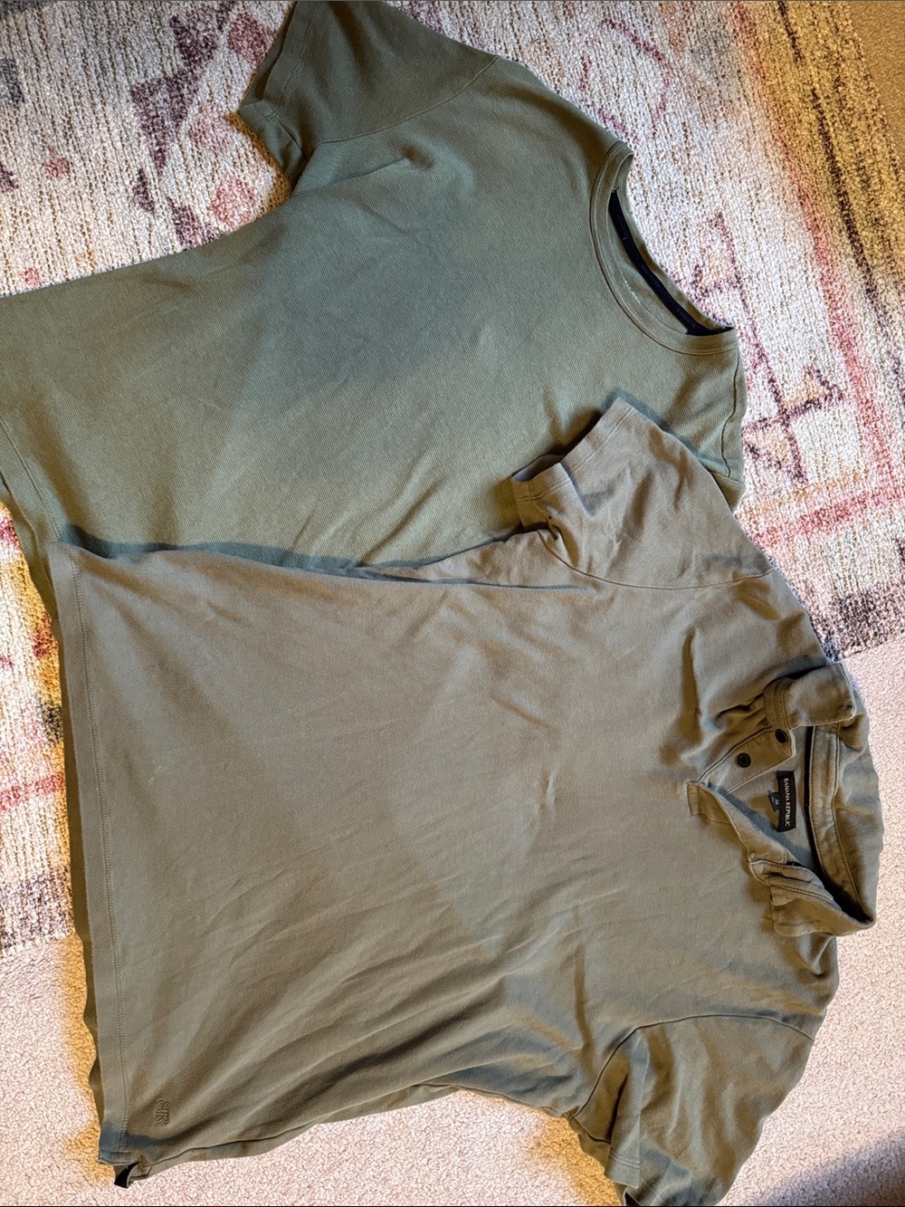Two men’s Banana Republic Medium Olive Green Crewneck & Polo Tee Duo